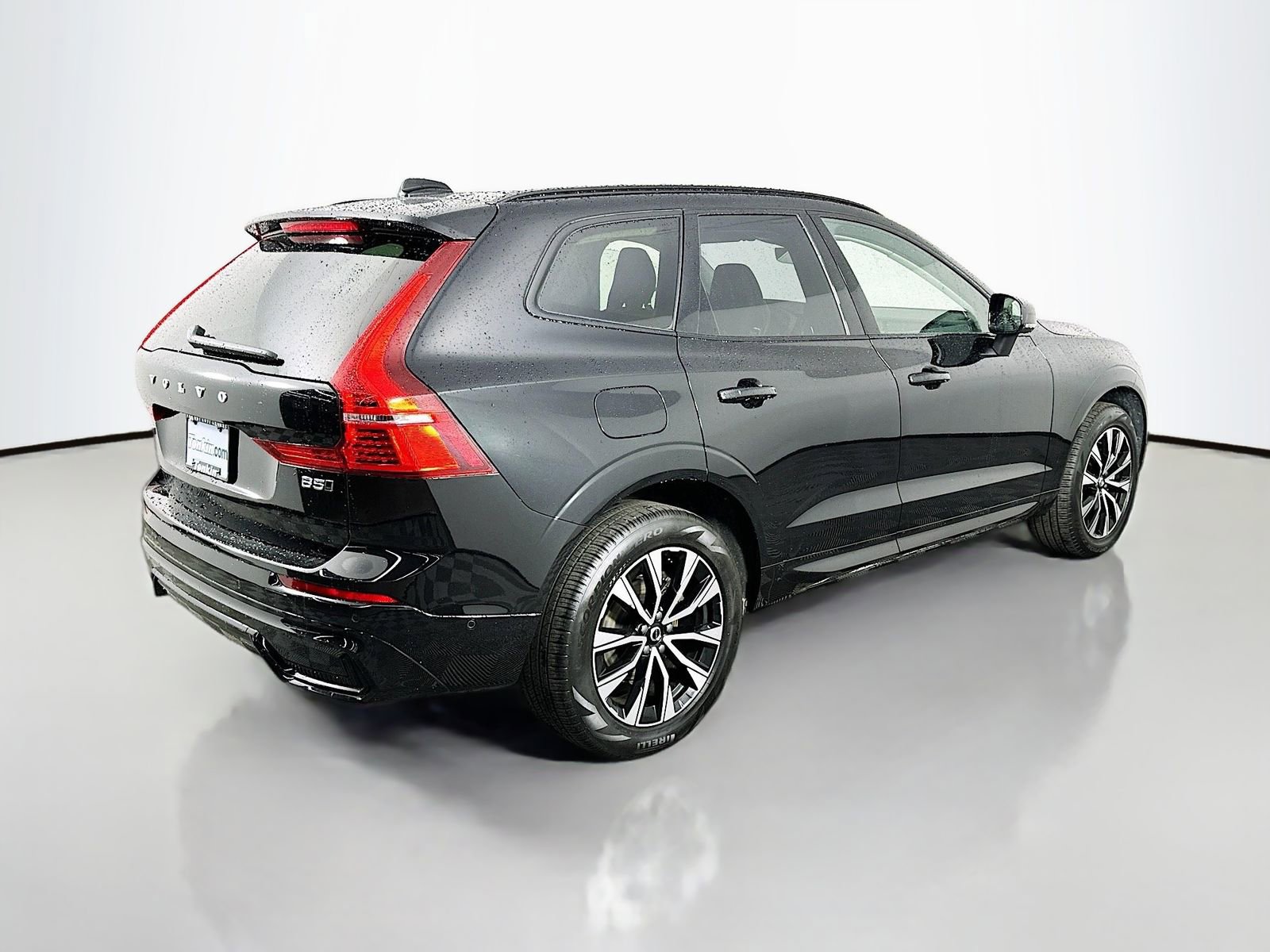 Used 2025 Volvo XC60 B5 Plus image 7