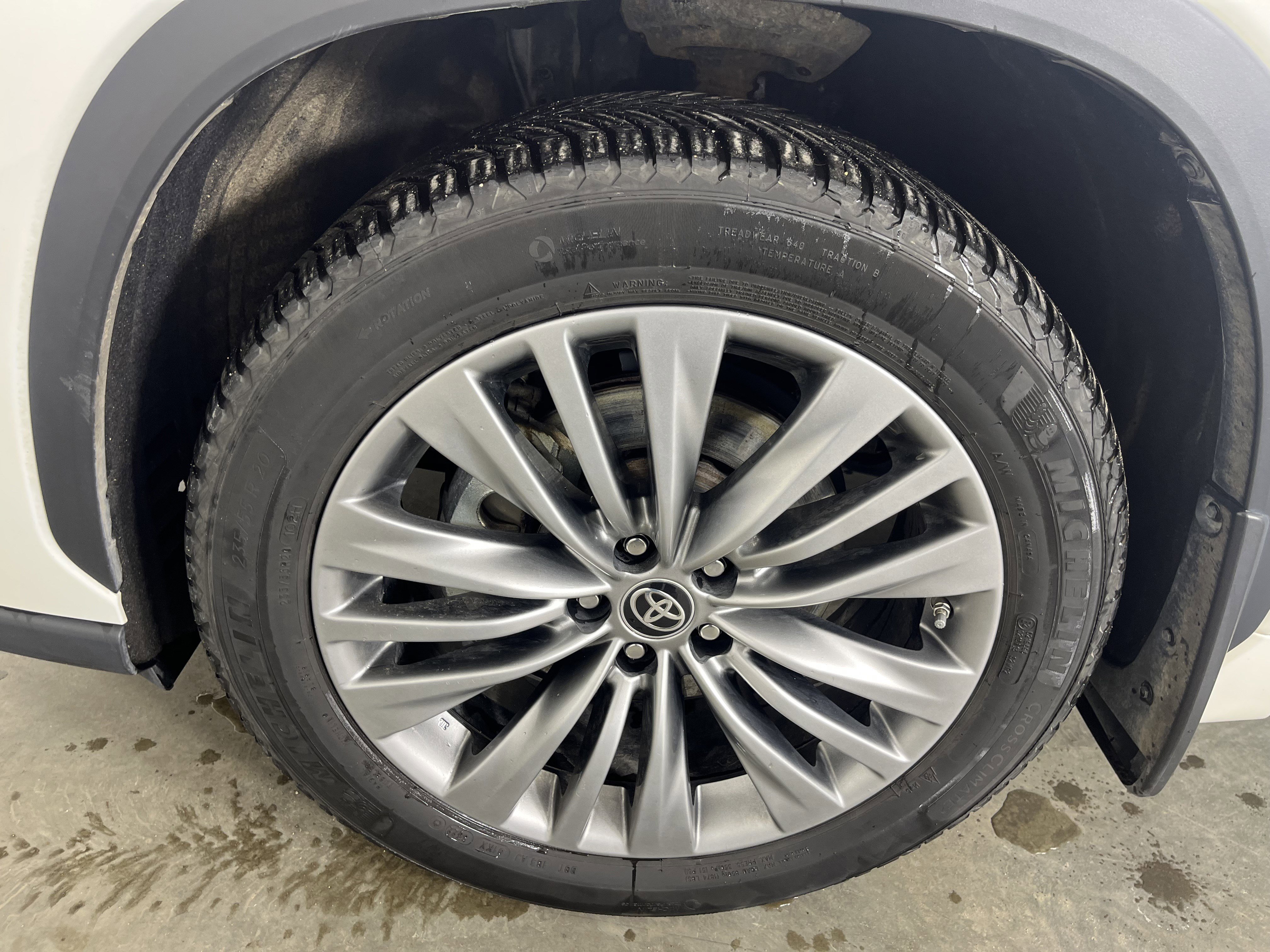 Used 2021 Toyota Highlander Platinum image 25