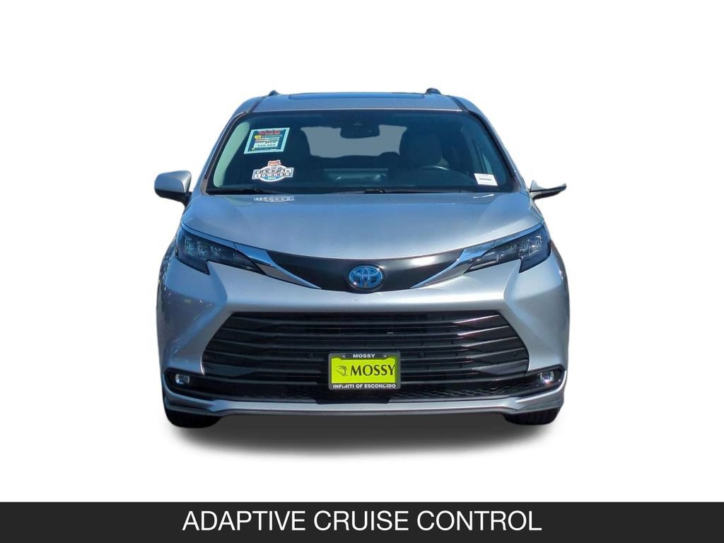 Used 2025 Toyota Sienna XLE FWD image 4