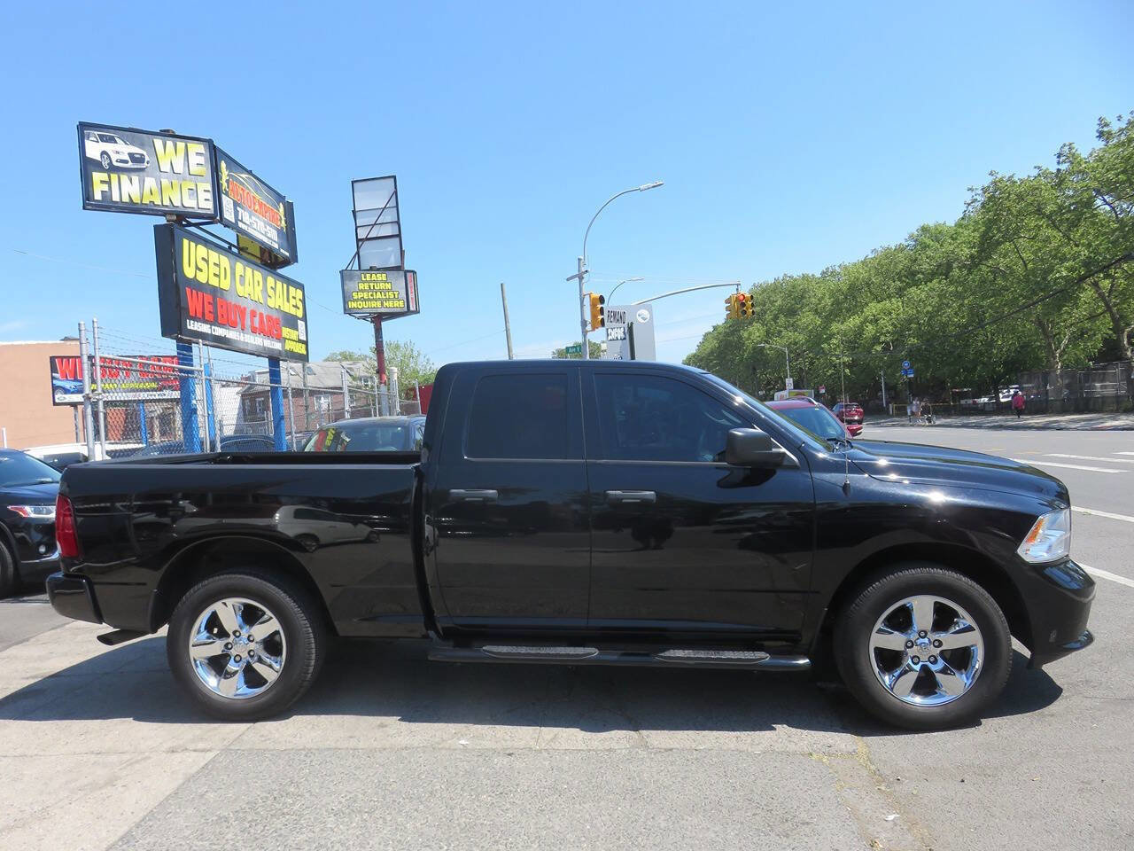 Used 2019 RAM 1500 Express w/ Express Value Package AWD/4WD image 9