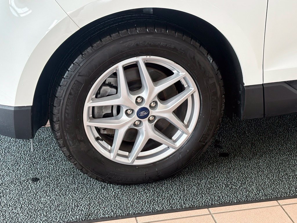 Used 2023 Ford Edge SEL AWD/4WD image 9