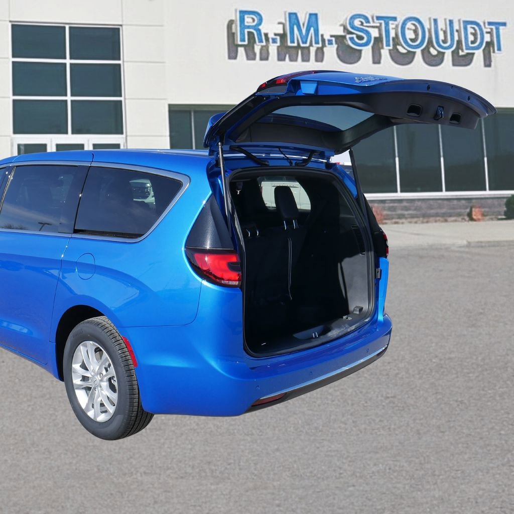 New 2026 Chrysler Pacifica Select image 17