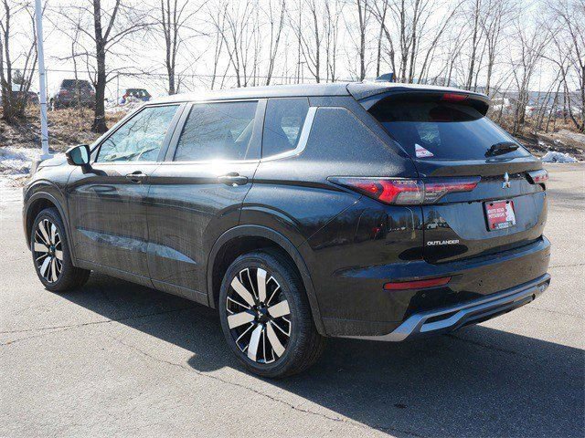 New 2026 Mitsubishi Outlander SE image 2