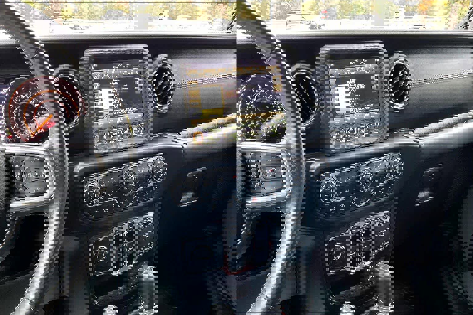 Used 2019 Jeep Wrangler Unlimited Sahara image 9