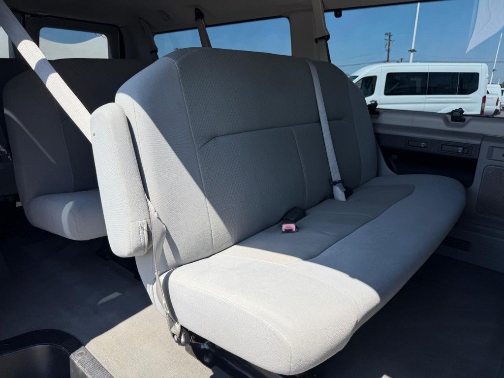 Used 2009 Ford E-350 and Econoline 350 Super Duty Wagon RWD image 34