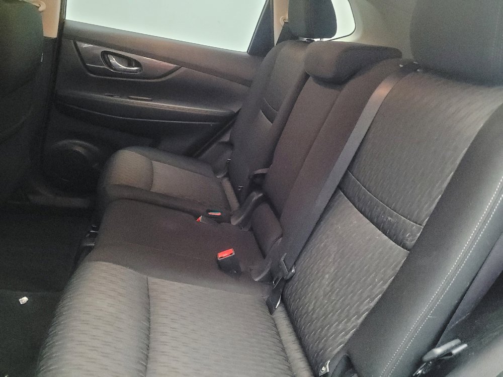 Used 2019 Nissan Rogue SV w/ Sun & Sound Touring Package FWD image 18