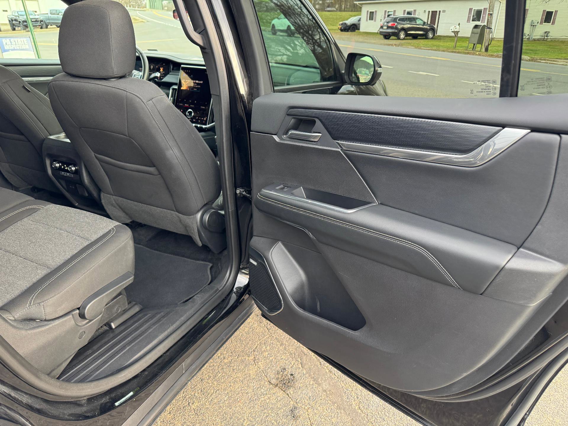 Used 2025 GMC Acadia Elevation image 41