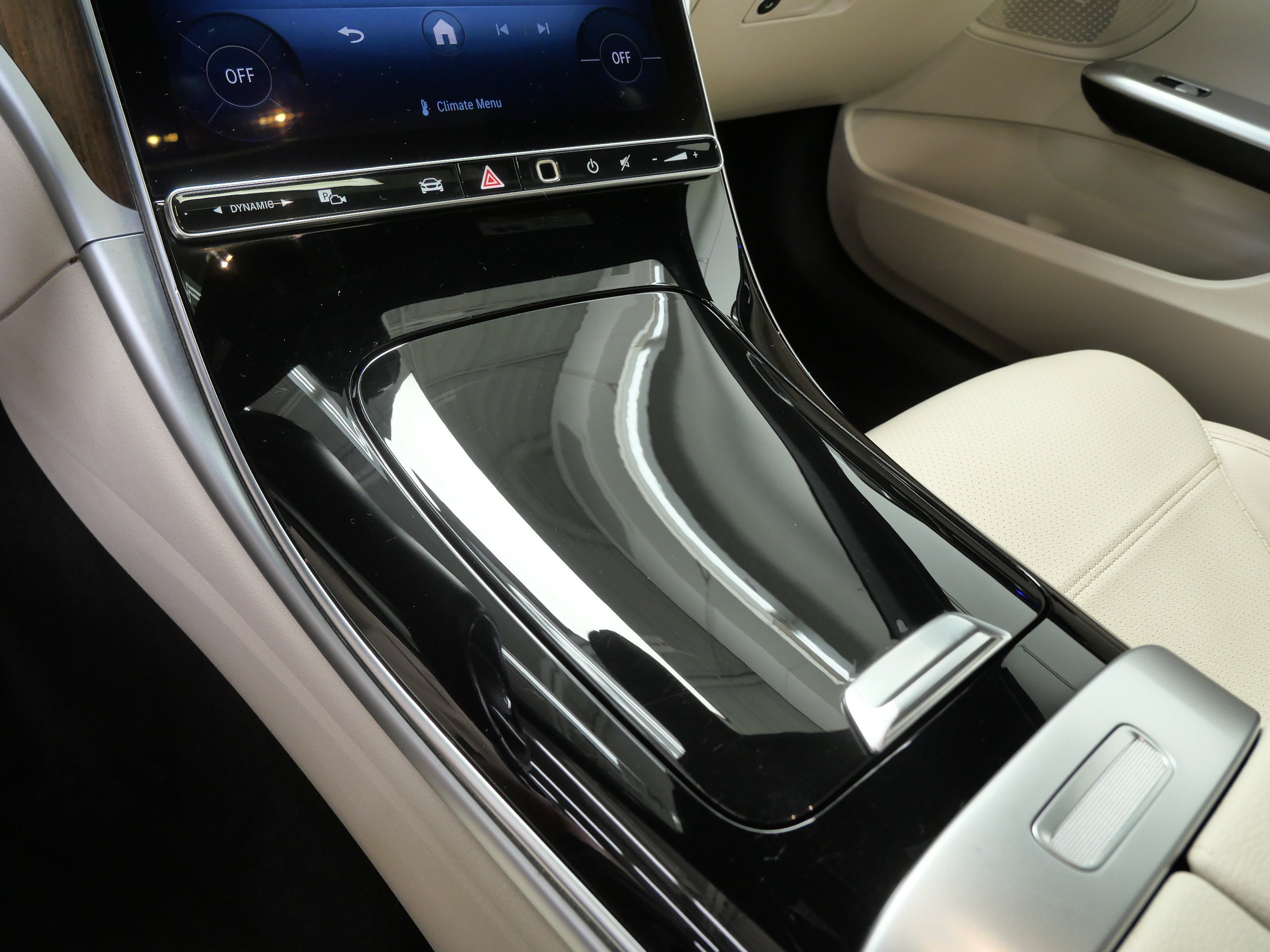 Certified 2023 Mercedes-Benz C 300 4MATIC Sedan image 21
