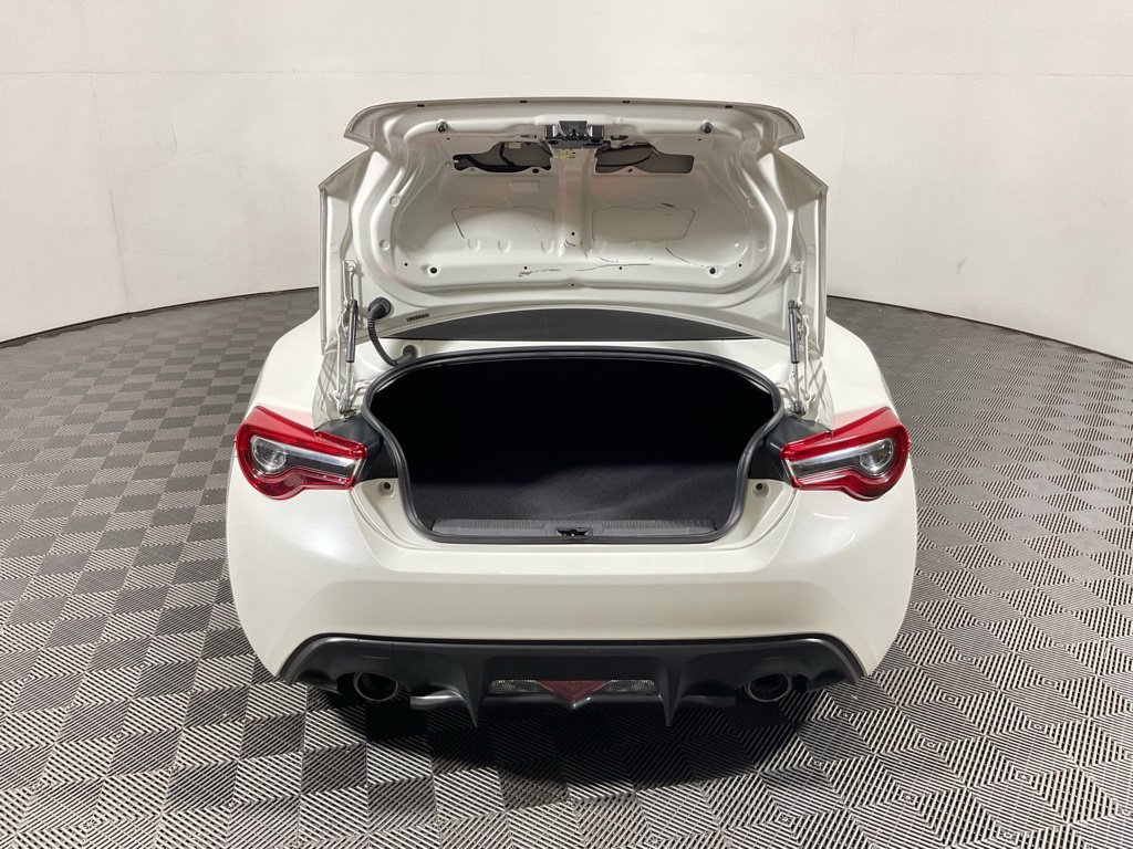 Used 2017 Toyota 86 RWD image 12