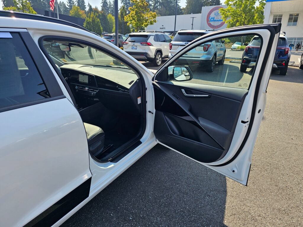 Certified 2024 Kia Niro Wind w/ Wind Preserve Package FWD image 27