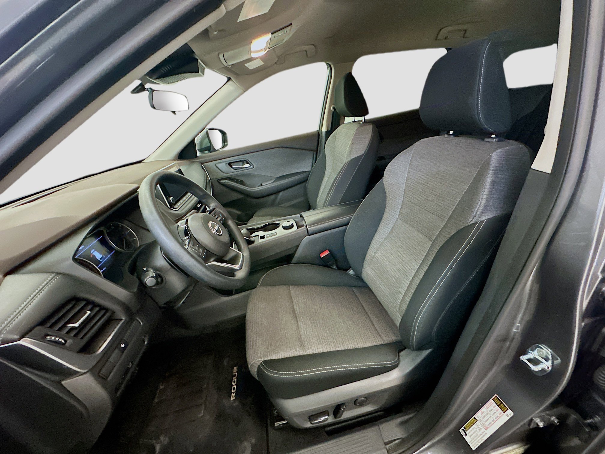 Used 2023 Nissan Rogue SV image 13