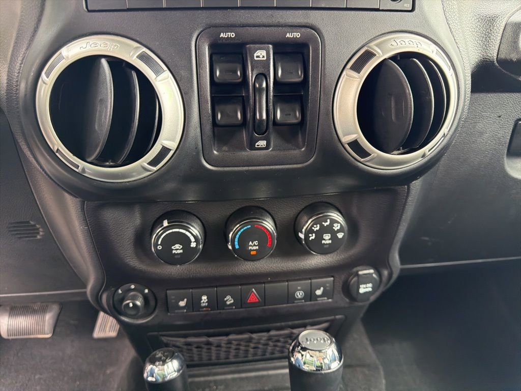 Used 2018 Jeep Wrangler Unlimited Sahara w/ Max Tow Package image 14