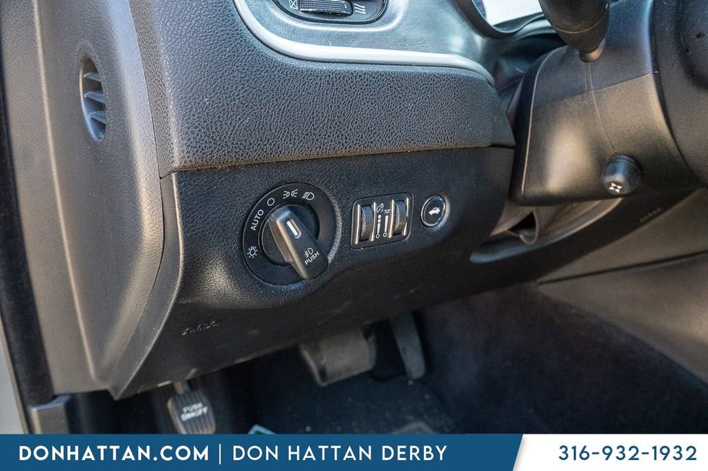 Used 2017 Dodge Charger R/T RWD image 17