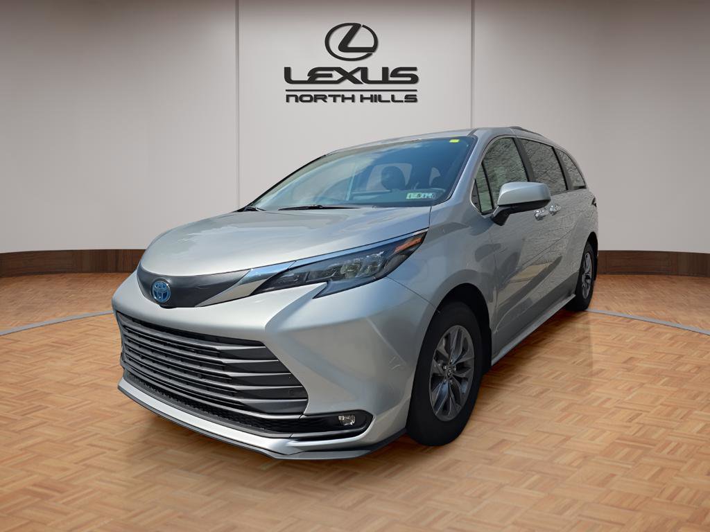 Used 2025 Toyota Sienna XLE