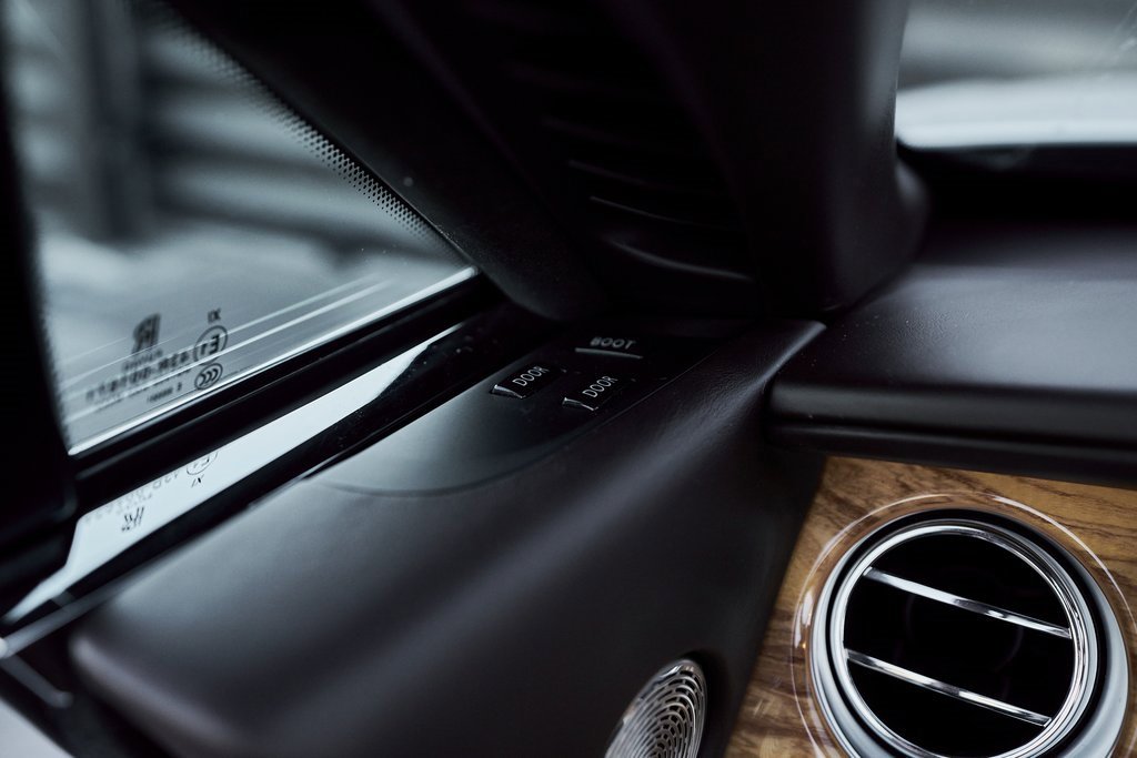 Used 2017 Rolls-Royce Dawn image 48