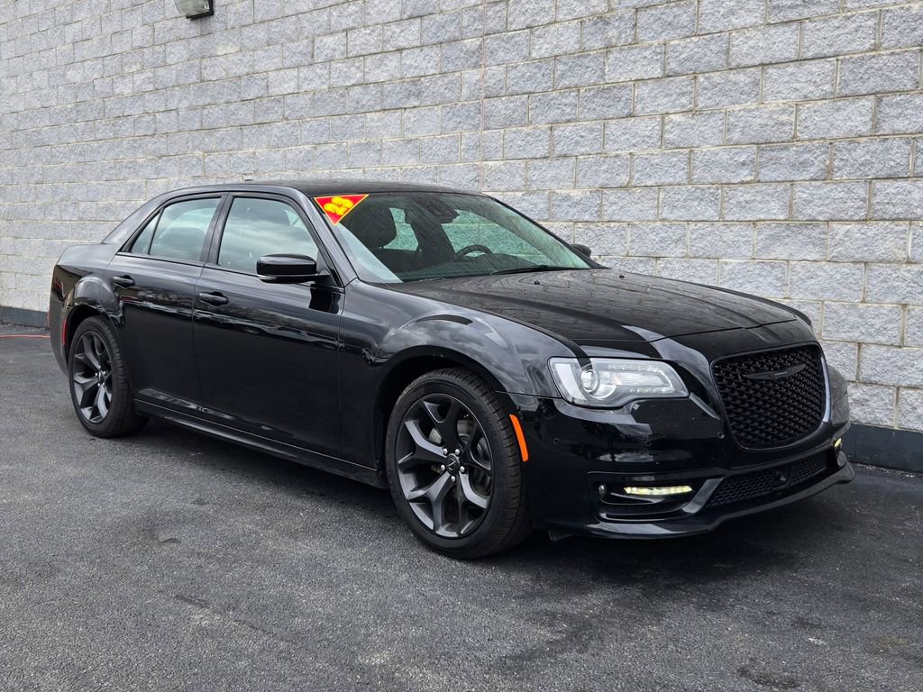 Used 2023 Chrysler 300 Touring L w/ Popular Equipment Group RWD image 7
