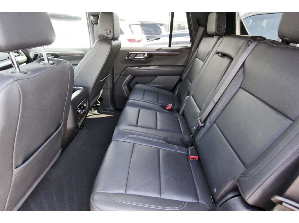 Used 2025 Chevrolet Tahoe LT RWD image 7