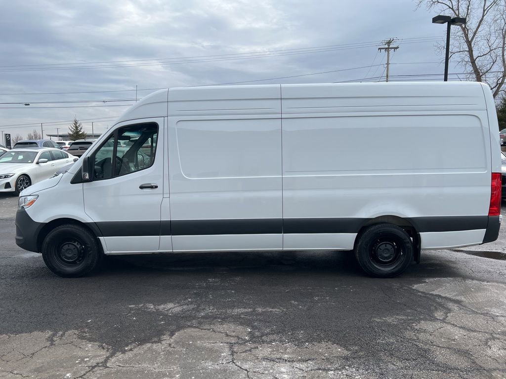 Used 2025 Mercedes-Benz Sprinter 2500 image 4