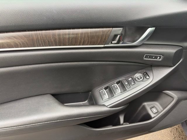 Used 2020 Honda Accord Touring image 11