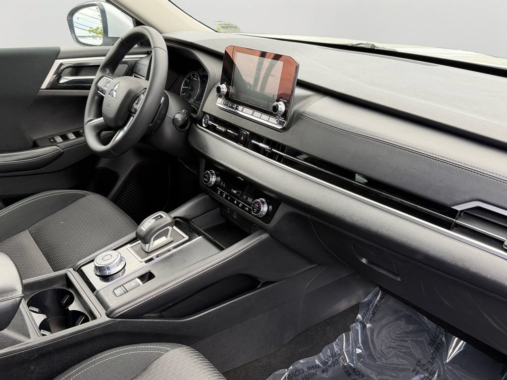 Used 2022 Mitsubishi Outlander ES AWD/4WD image 7