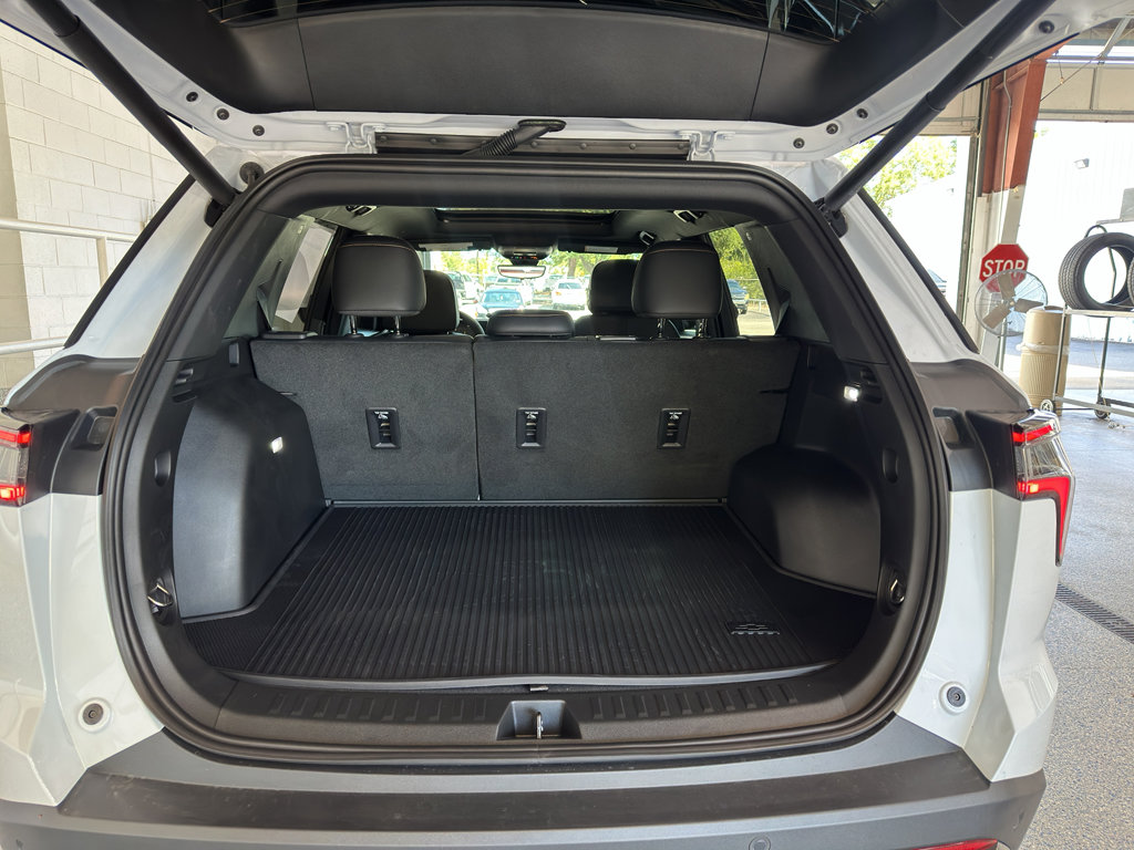 New 2026 Chevrolet Equinox ACTIV w/ Safety and Technology Package image 31