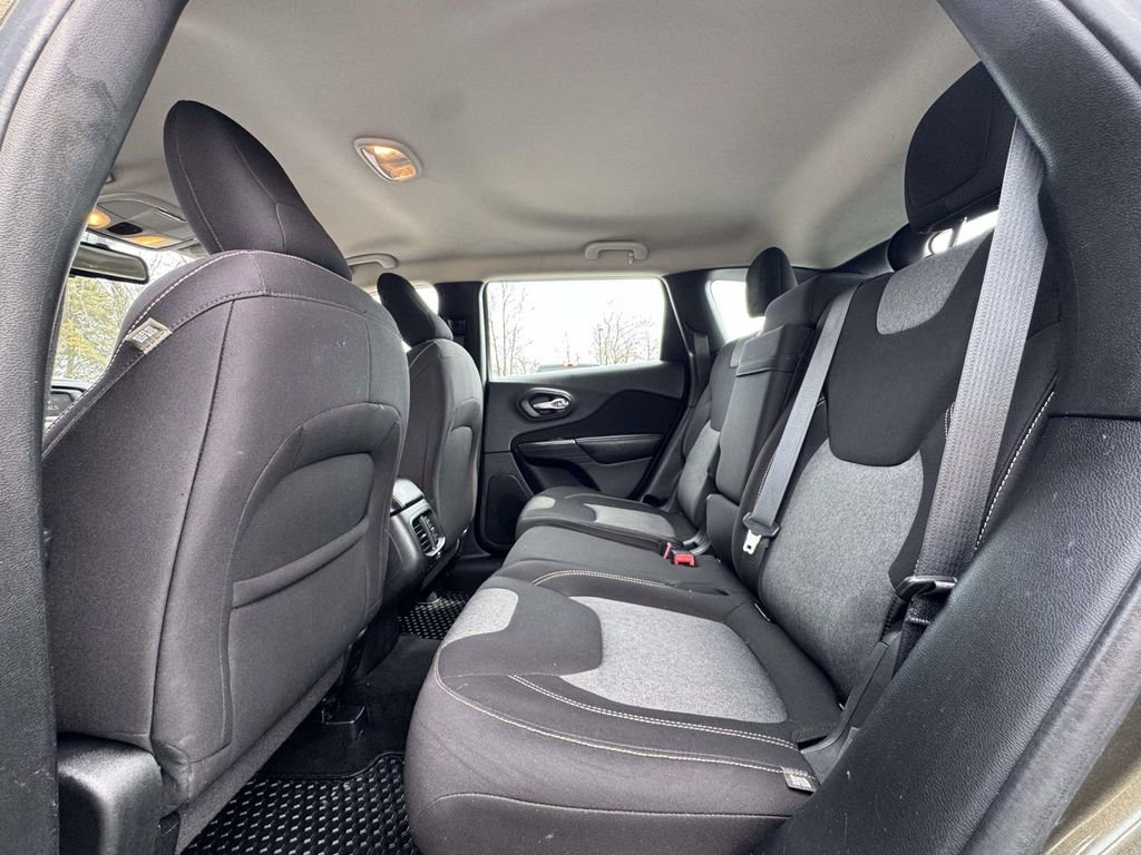 Used 2015 Jeep Cherokee Sport w/ Cold Weather Group AWD/4WD image 14