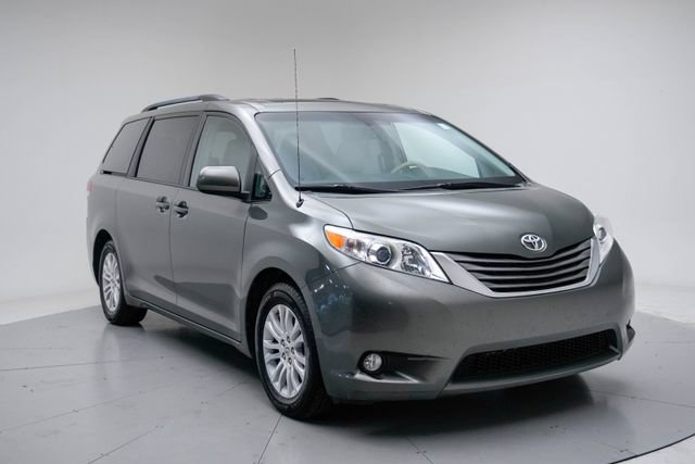 Used 2014 Toyota Sienna XLE FWD image 11