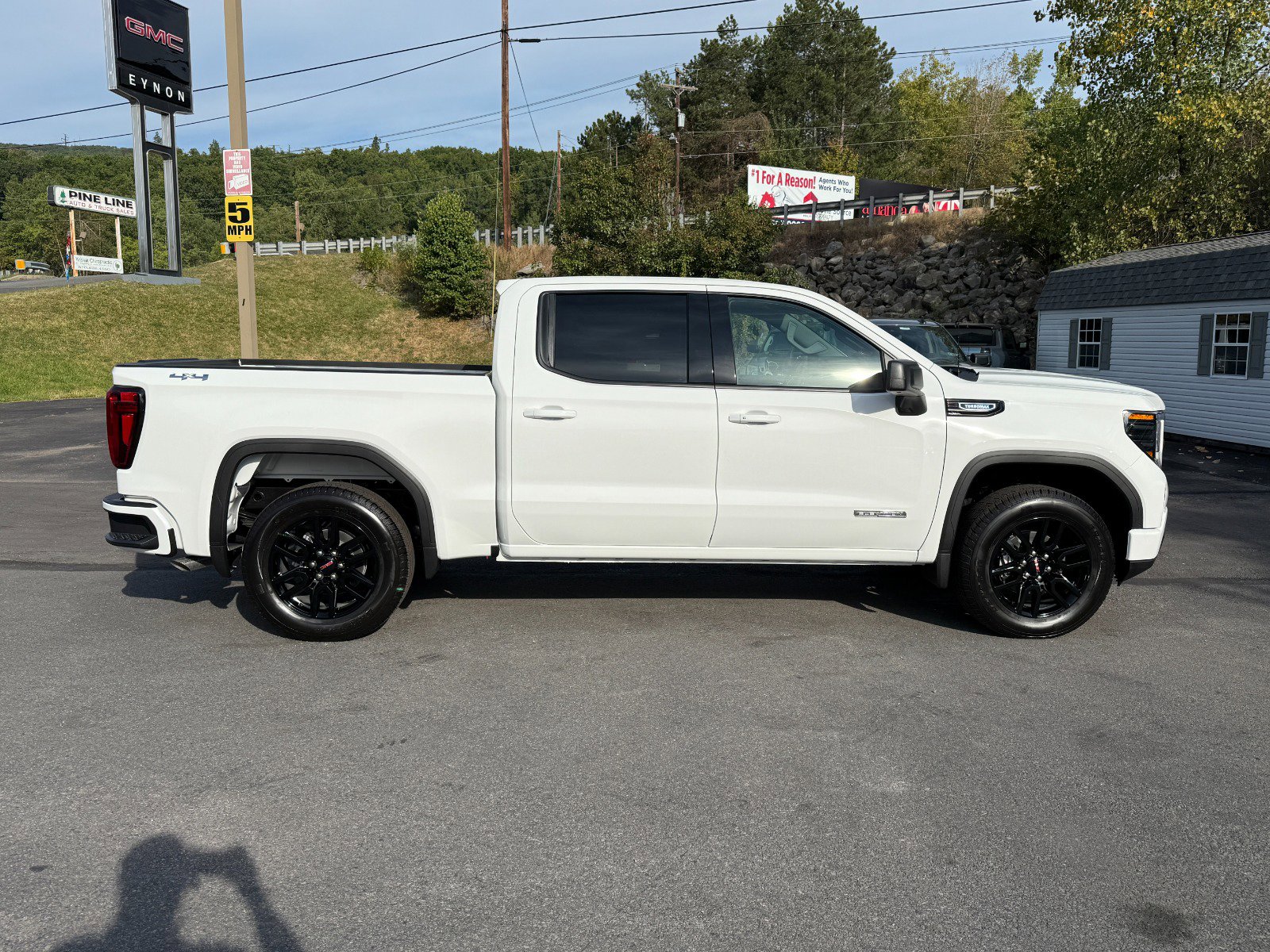 New 2026 GMC Sierra 1500 Elevation image 6