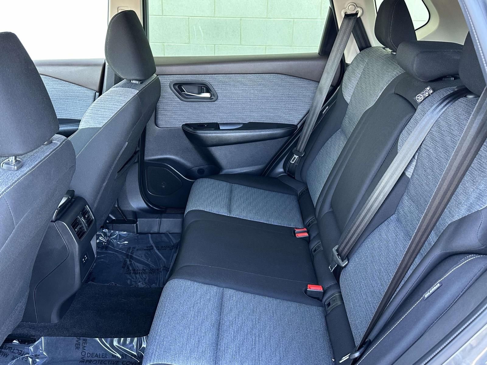 Used 2023 Nissan Rogue SV image 13