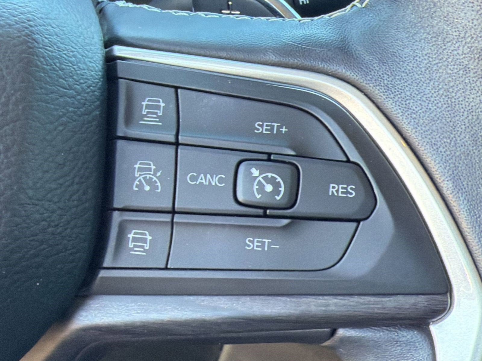 Used 2022 Jeep Grand Cherokee L Limited w/ Luxury Tech Group II image 21