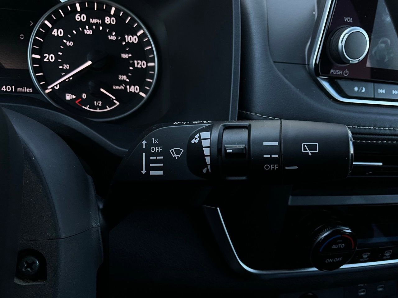 Used 2025 Nissan Rogue SV image 34