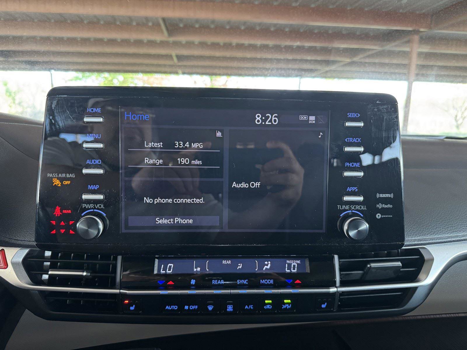 Used 2024 Toyota Sienna XLE FWD image 13