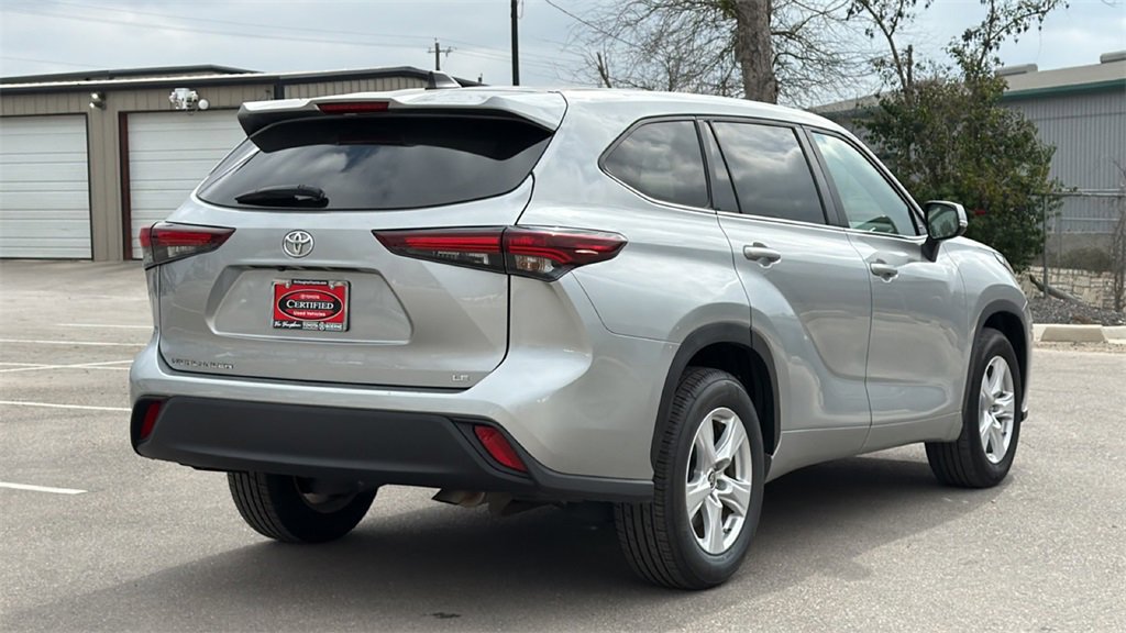 Used 2024 Toyota Highlander LE image 6