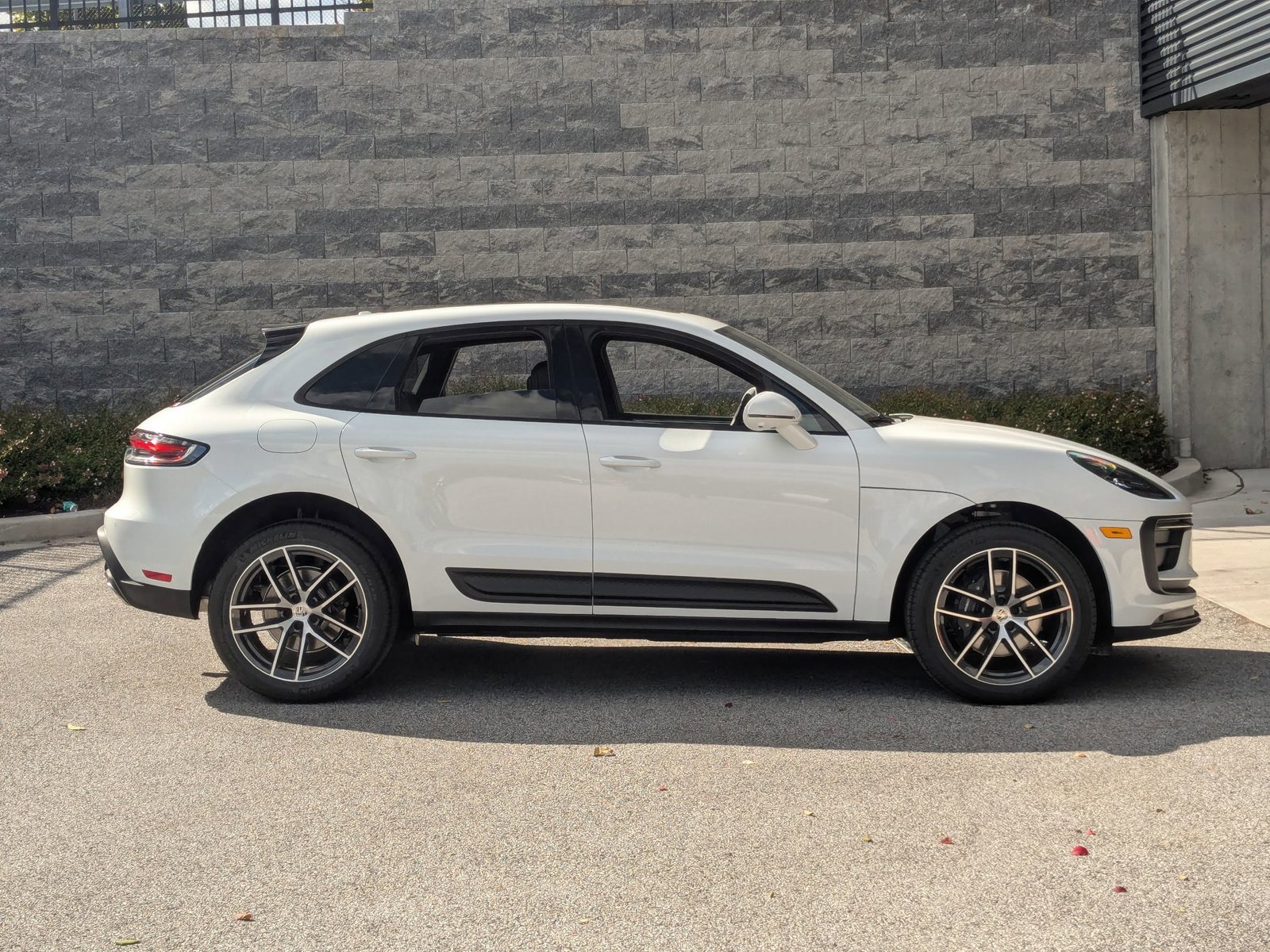 Used 2026 Porsche Macan image 8