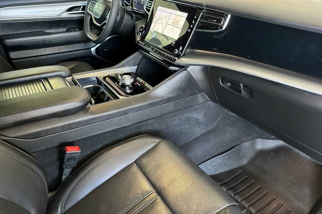Certified 2023 Jeep Wagoneer Series II AWD/4WD image 14