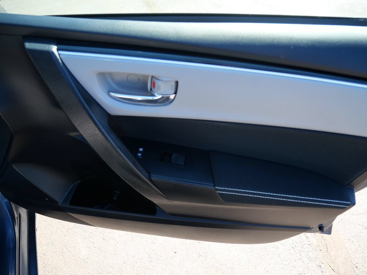 Used 2018 Toyota Corolla LE FWD image 19