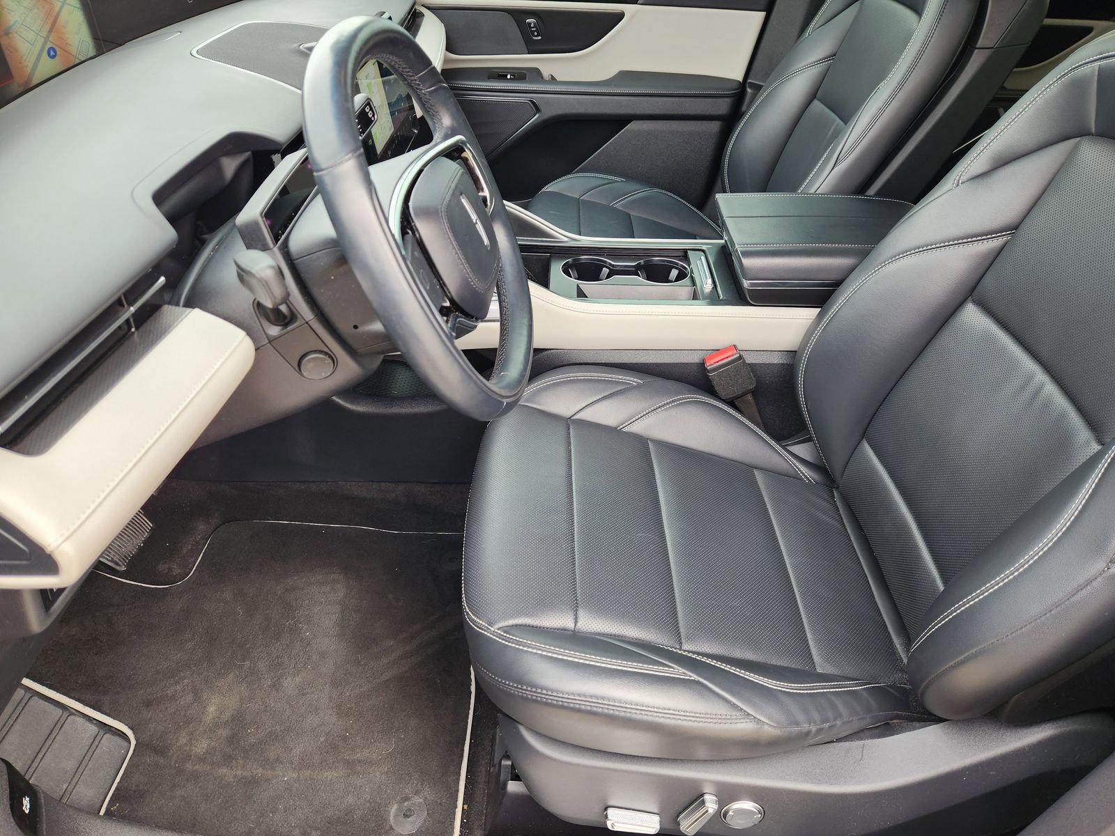 Used 2024 Lincoln Nautilus Premier image 15