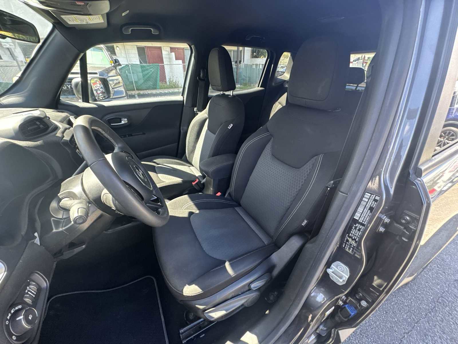 Used 2021 Jeep Renegade Latitude image 11