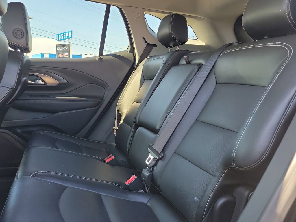 Used 2024 GMC Terrain SLT image 13