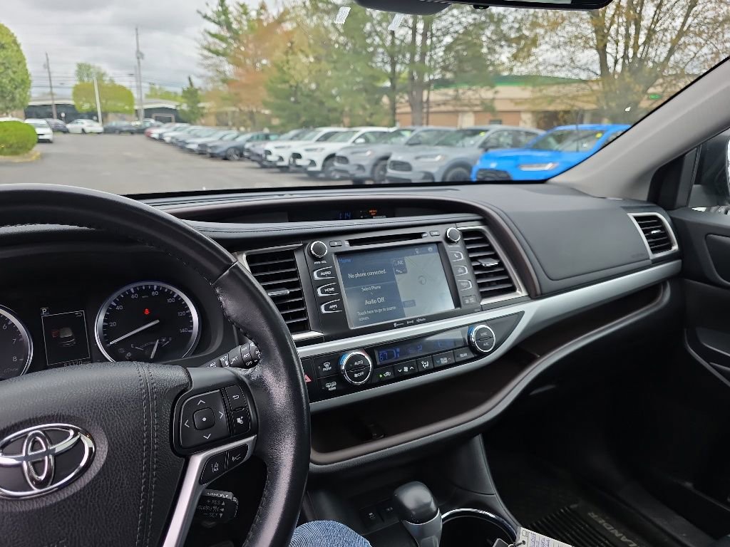 Used 2018 Toyota Highlander XLE AWD/4WD image 22