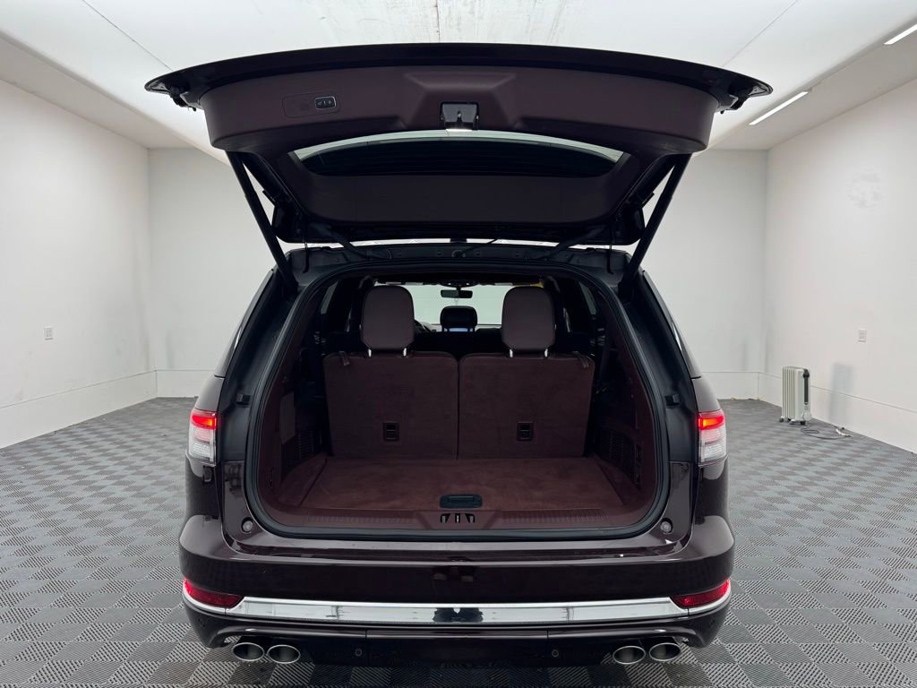 Used 2023 Lincoln Aviator Black Label w/ Class IV Trailer Tow Package AWD/4WD image 11