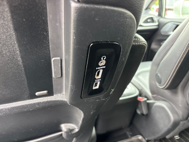 Used 2020 Chrysler Pacifica Touring-L Plus FWD image 15