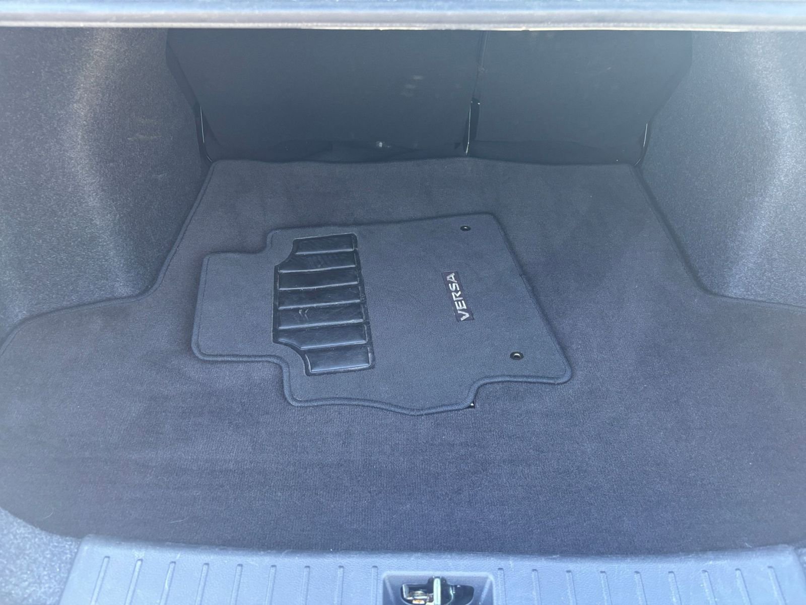 Used 2025 Nissan Versa SV FWD image 25