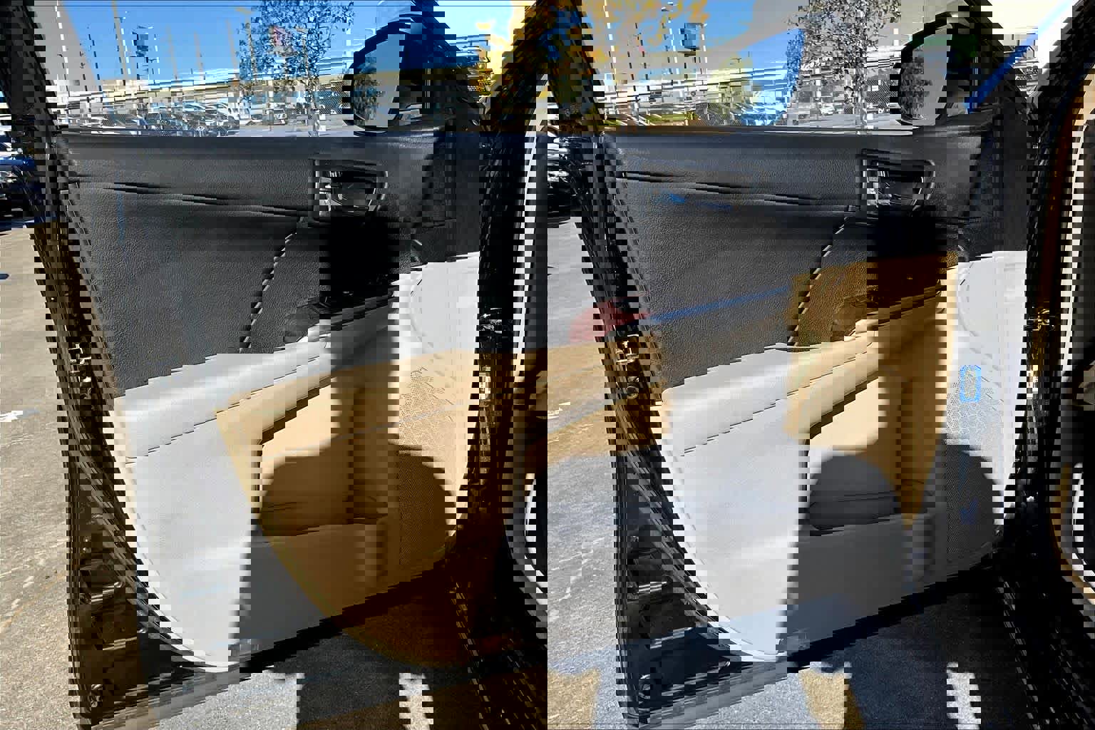 Used 2013 Toyota Camry L image 19