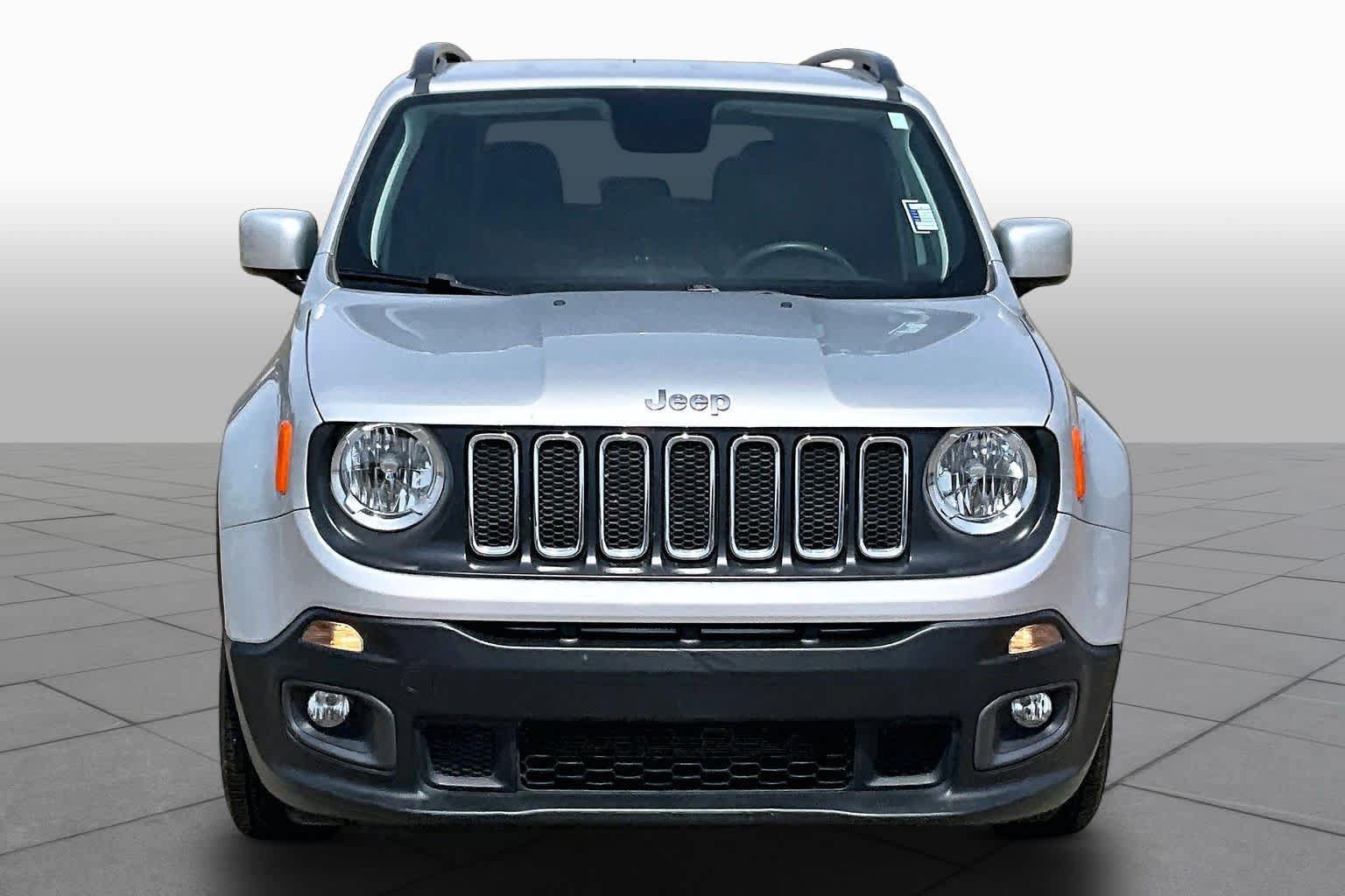 Used 2018 Jeep Renegade Latitude FWD image 4