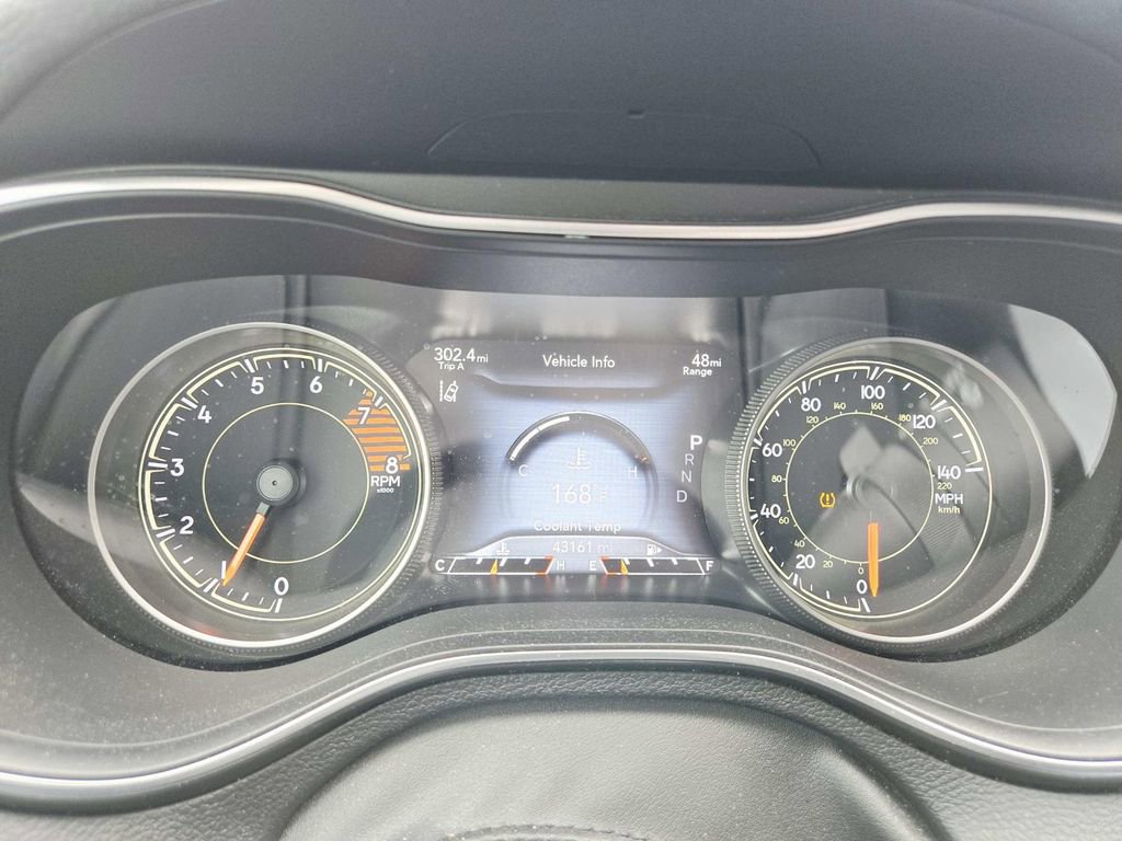 Used 2019 Jeep Cherokee Limited w/ Luxury Group image 10