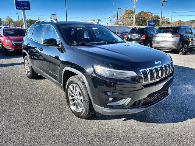 Used 2019 Jeep Cherokee Latitude Plus w/ Cold Weather Group AWD/4WD image 17