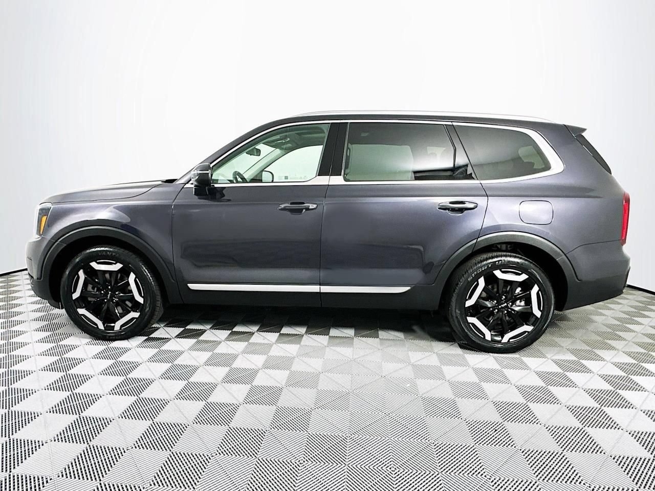 Used 2025 Kia Telluride S AWD/4WD image 7