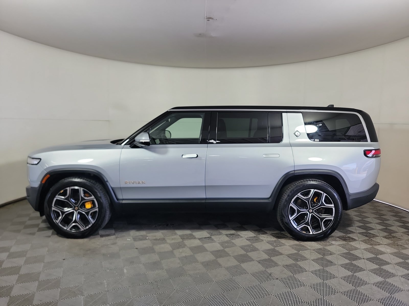 Used 2024 Rivian R1S Adventure Quad AWD/4WD image 2
