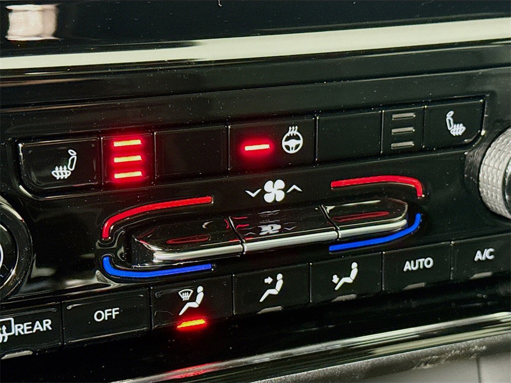 New 2025 Jeep Grand Cherokee Altitude image 23